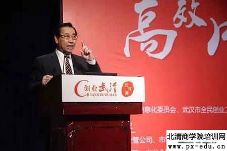 盖烈夫为武汉中小企业家讲公开课 盖烈夫为武汉中小企业家讲公开课