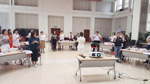 杨素珍老师9月22日受邀为北京首都机场内训师团队进行《卓越培训师训练》课程 杨素珍老师9月22日受邀为北京首都机场内训师团队进行《卓越培训师训练》课程