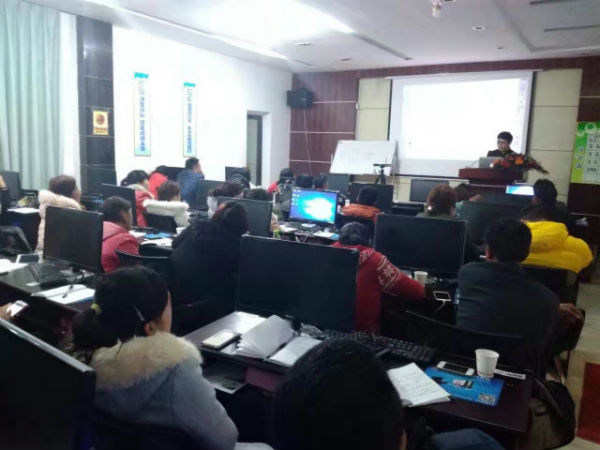 杨永春:为湖南双峰创客学员主讲移动互联网营销 杨永春:为湖南双峰创客学员主讲移动互联网营销
