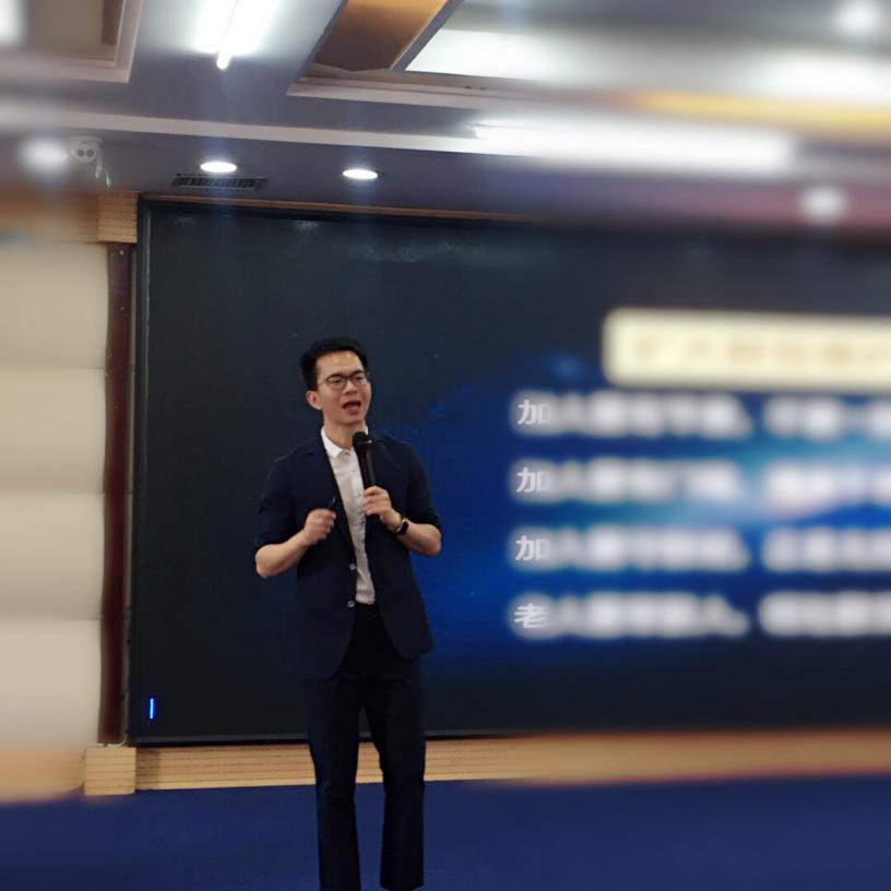 李达聪:李达聪老师在鄂尔多斯联通公司讲授移动互联网时代的新媒 李达聪:李达聪老师在鄂尔多斯联通公司讲授移动互联网时代的新媒