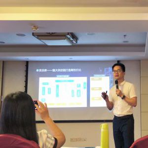 李达聪老师在武汉为全国高校骨干师资新零售高级研修班授课 李达聪老师在武汉为全国高校骨干师资新零售高级研修班授课
