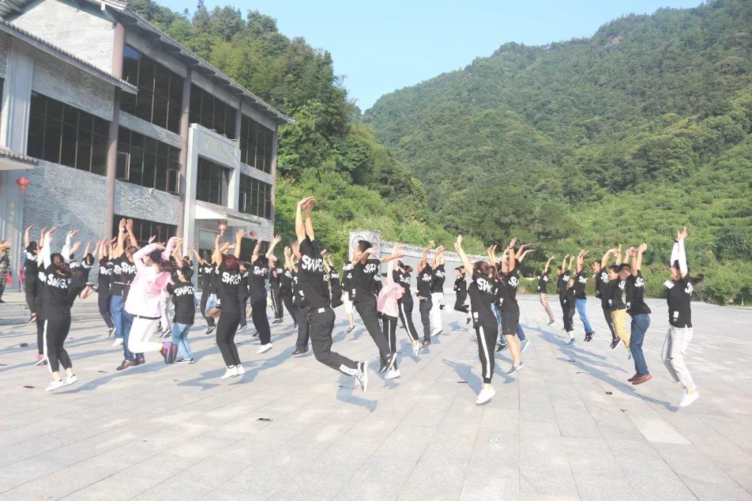 卡宾服饰精益管理项目倡导者训练——中旭文化网