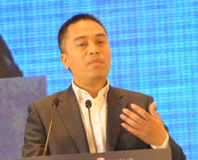 何德华 何德华